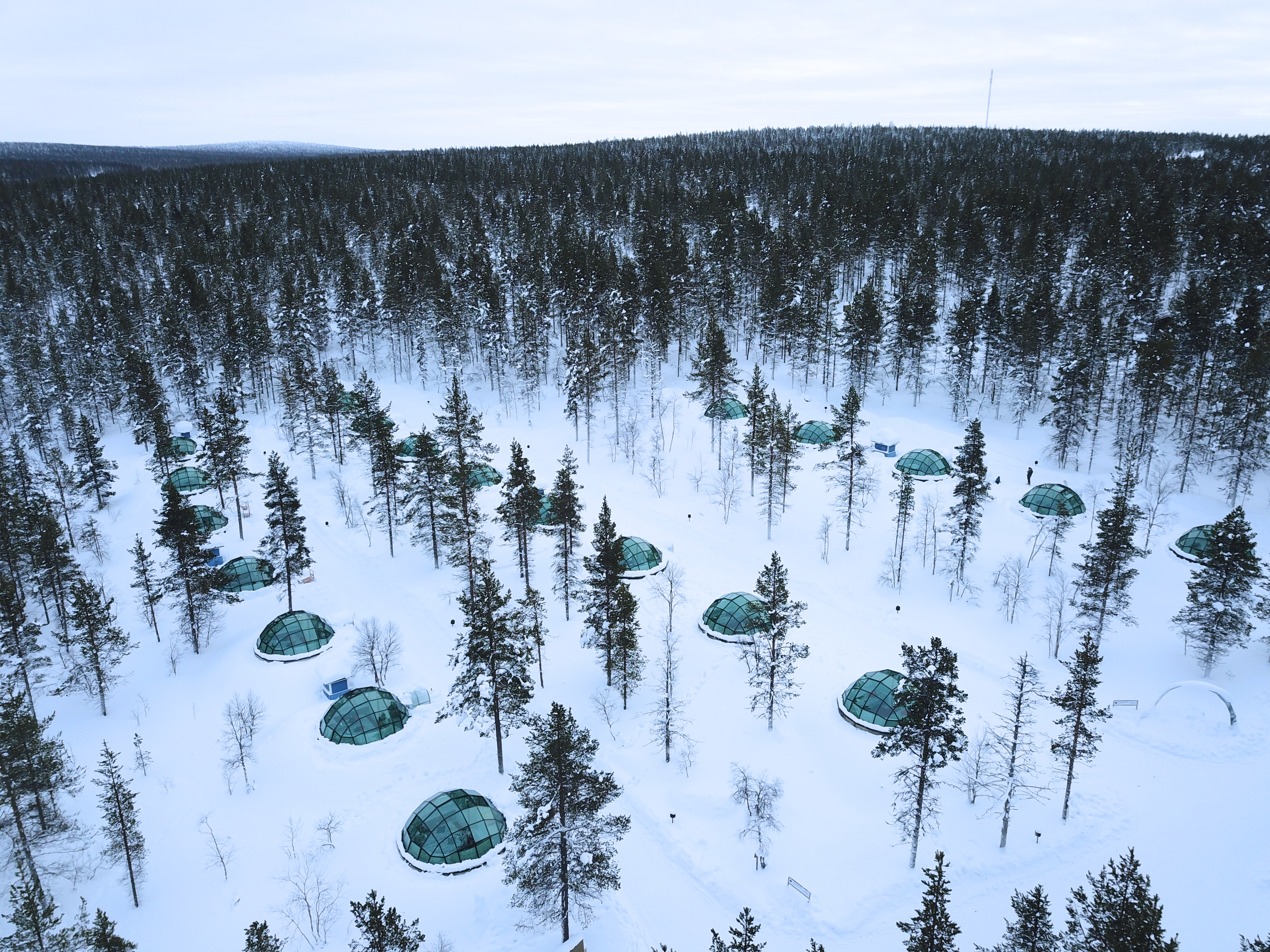 Kakslauttanen_arctic_resort_1